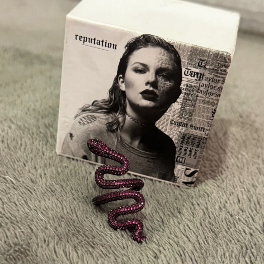 Taylor Swift Reputation Ring Pink